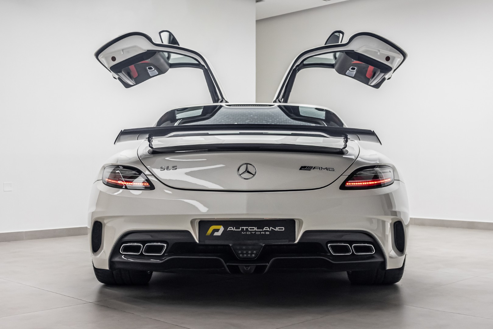 2013 MERCEDES BENZ SLS AMG BLACK SERIES GCC. UAE CAR. VERY LOW MILEAGE. EXCELLENT CONDITIONS